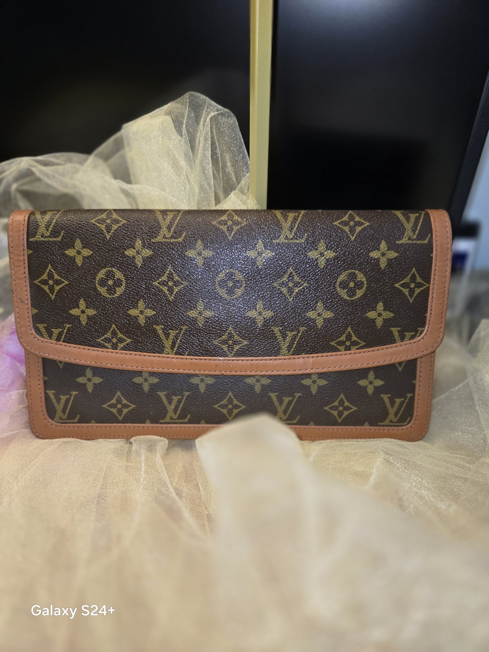 Authentic Louis Vuitton Dame GM Monogram Clutch